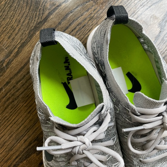 Nike FlyKnit Zoom - Picture 2 of 3